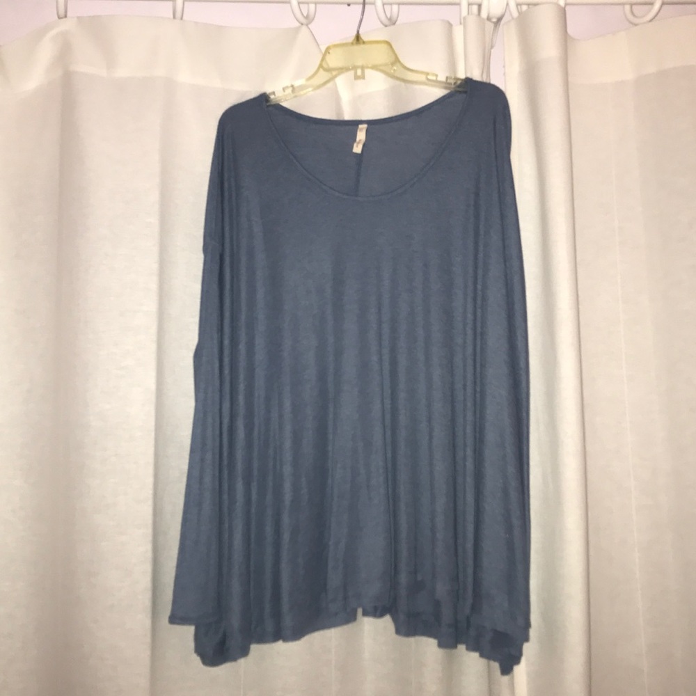 Long sleeve blue top