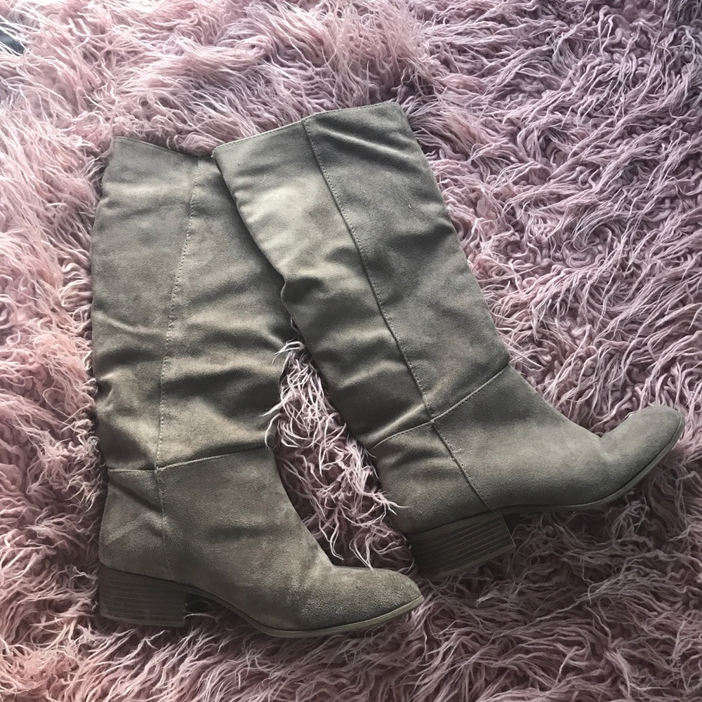 Suede taupe boots