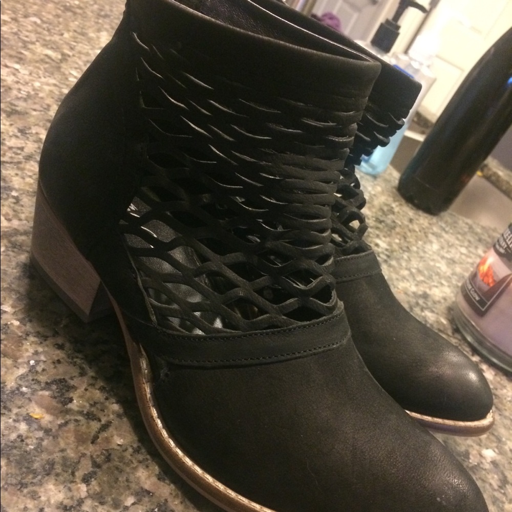 Rebels "cali" bootie Brand NEW!