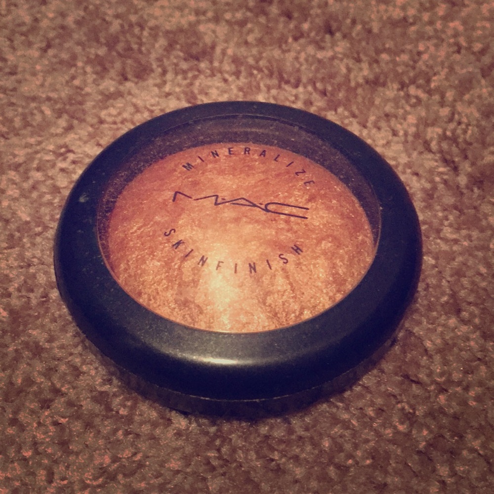 MAC mineralize skinfinish bronzer in Gold Deposit