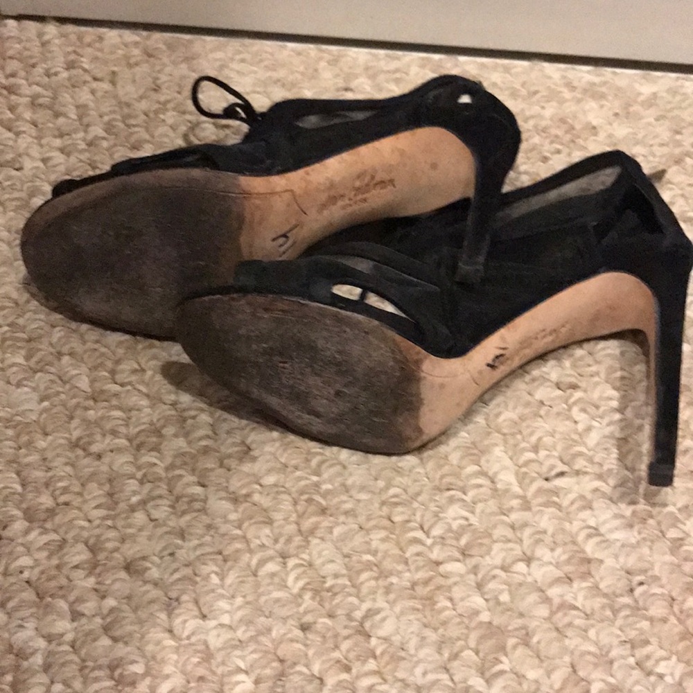 Heels - Picture 4 of 4