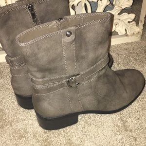 🙌🏽PRICE CUT Charcoal gray leather boots