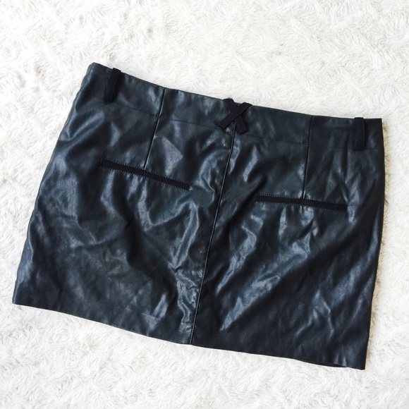 ♠️ Faux Leather Mini Skirt from Zara ♠️ - Picture 4 of 4