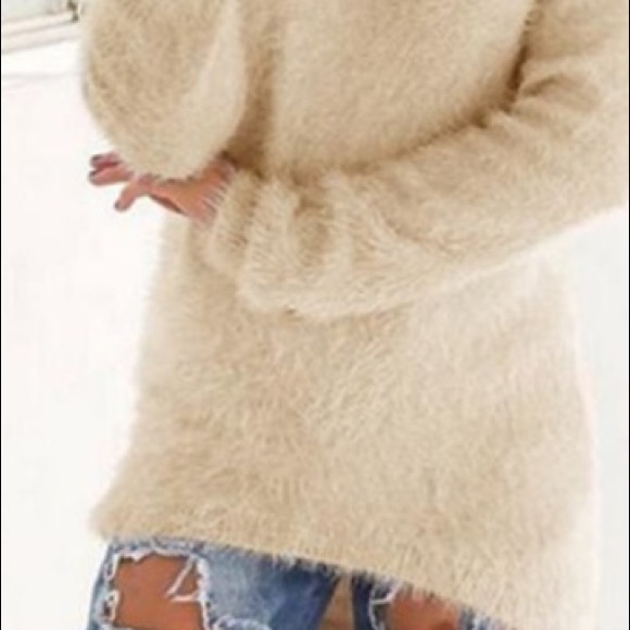 ♣️S Left!♣️Warm + Fuzzy Top - Picture 3 of 5