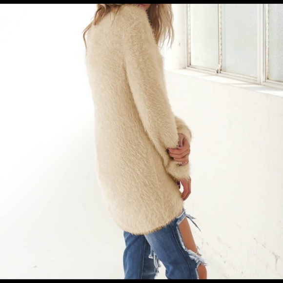 ♣️S Left!♣️Warm + Fuzzy Top - Picture 4 of 5