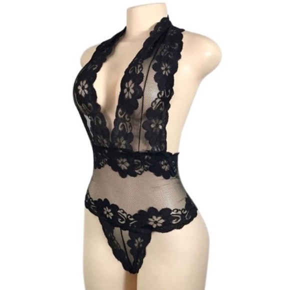 Black Lace Lingerie - Picture 5 of 8