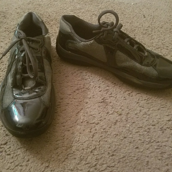 Lightly worn Prada - Picture 2 of 8