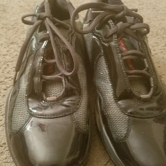 Lightly worn Prada - Picture 4 of 8