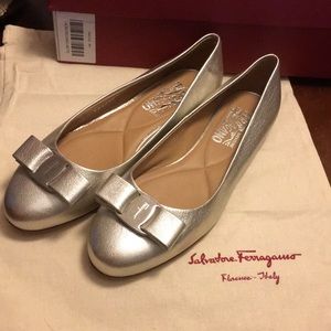 Salvatore Ferragamo Varina flats- silver size 7 C