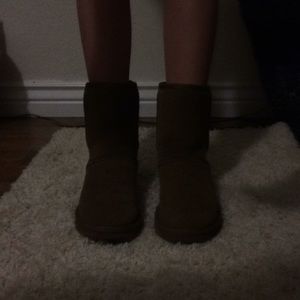Brown snow boots