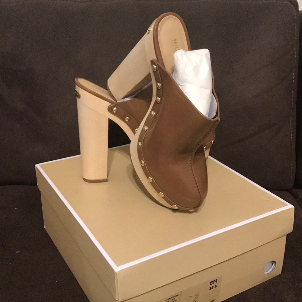 New in box MK Clog