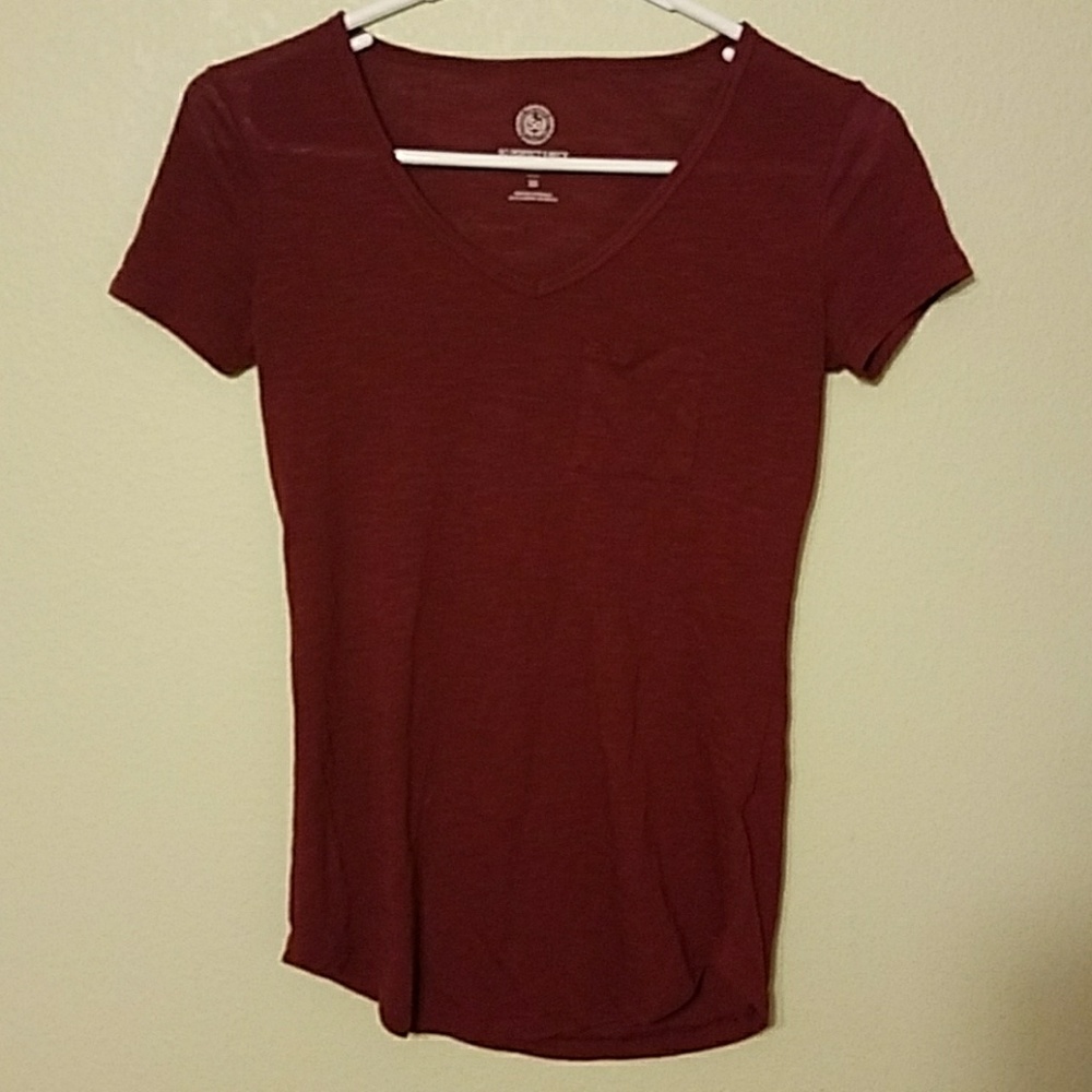 V-neck tshirt