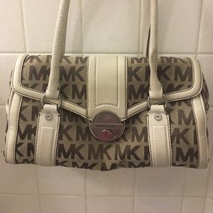 Michael Kors Signature shoulder bag