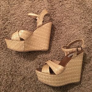 Steve Madden tan wedges