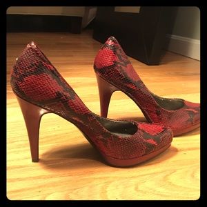 Nine West platform pump