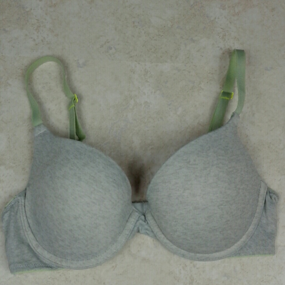 Victoria's Secret pink push up bra. 34B