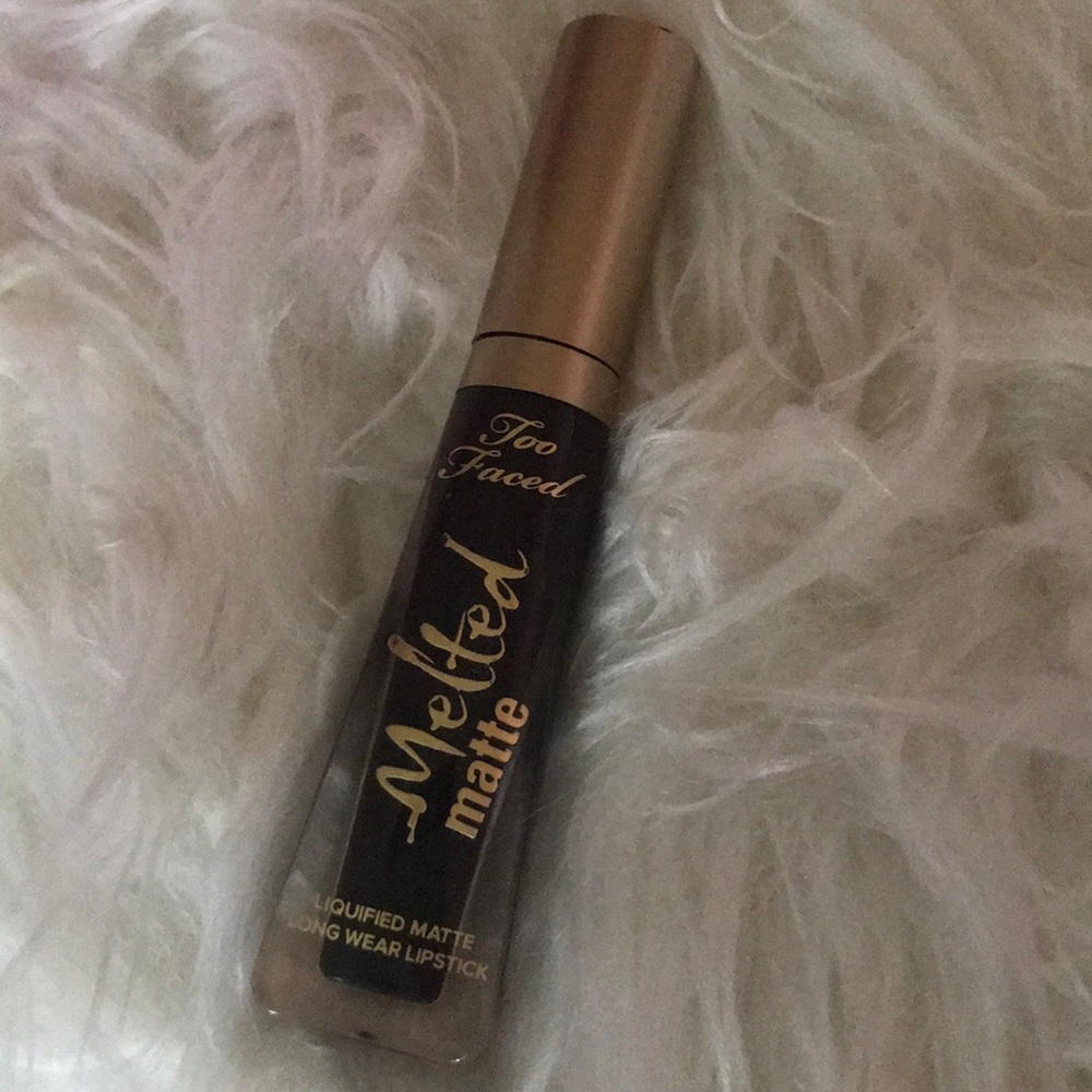 Too Faced Melted Matte - Evil Twin