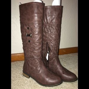 Woman Quilted pattern Brown Boot with heel