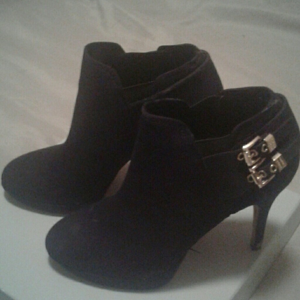 Vince Camuto Booties