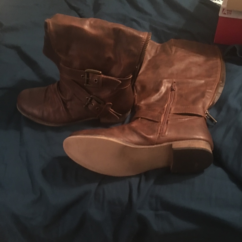 Knee boots