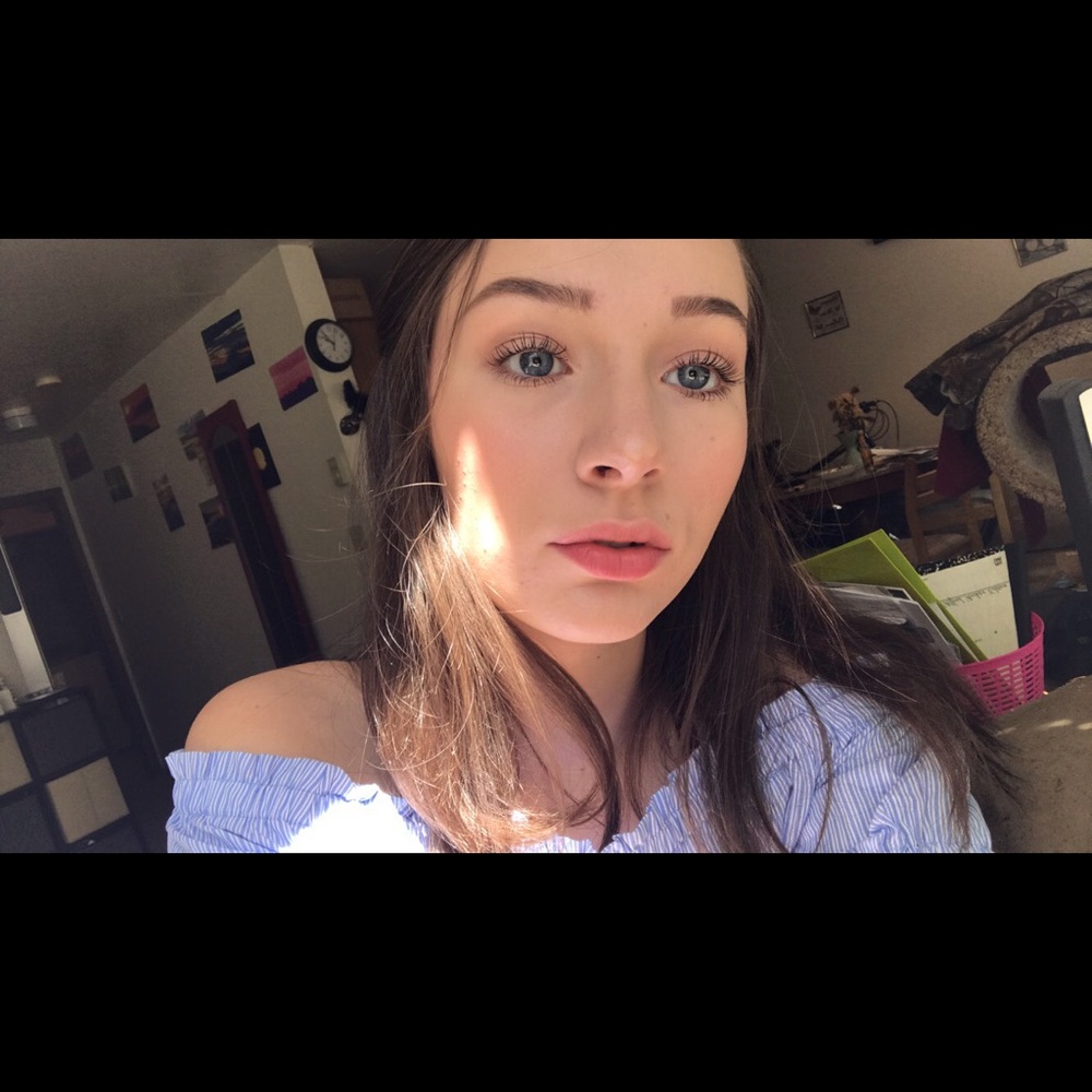 Meet your Posher, Desiree