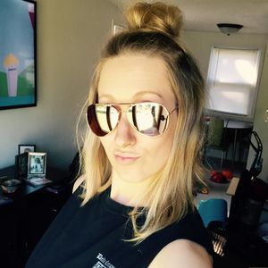 Meet your Posher, April