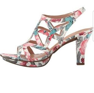 12W US Naturalizer Cream Multi Floral Snake