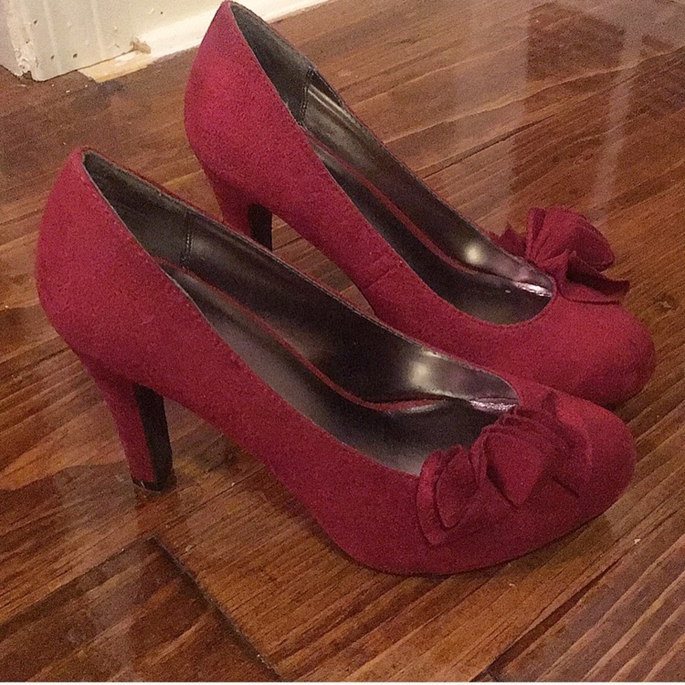 👠👠 Dark red faux suede shoes