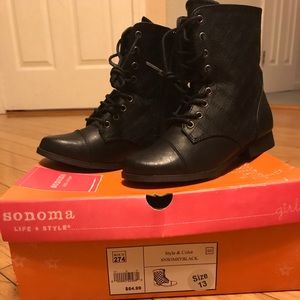 Girls boots