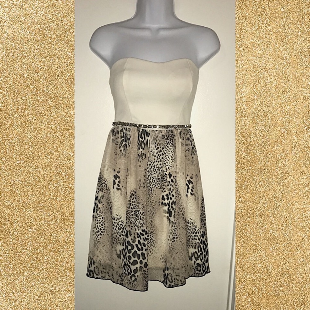 MOVING SALE!✨🙌🏼 Pretty Strapless Dress