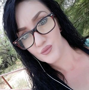 Meet your Posher, Cristina