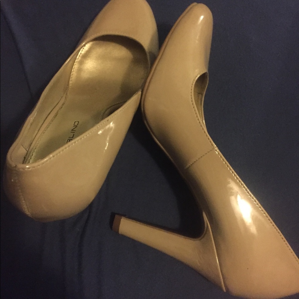 Bandolino nude heels