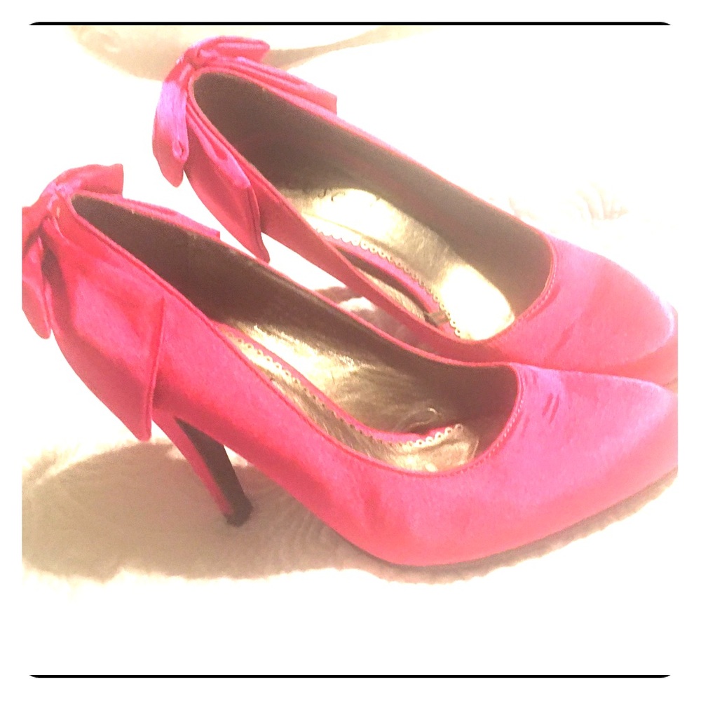 Hot Pink heels with bow Sz 7