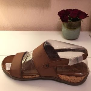 Bearpaw brown wedge sandals