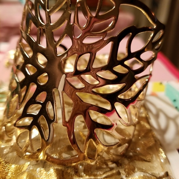 GOLD BRACELET CUFF w/ Unique Design Med/ Lg. - Picture 2 of 2