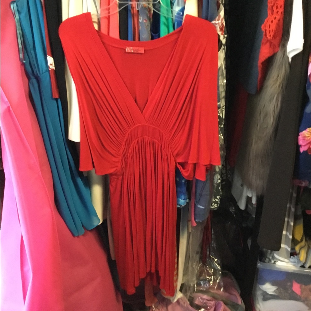 Red dress that shows off the waist. Love this