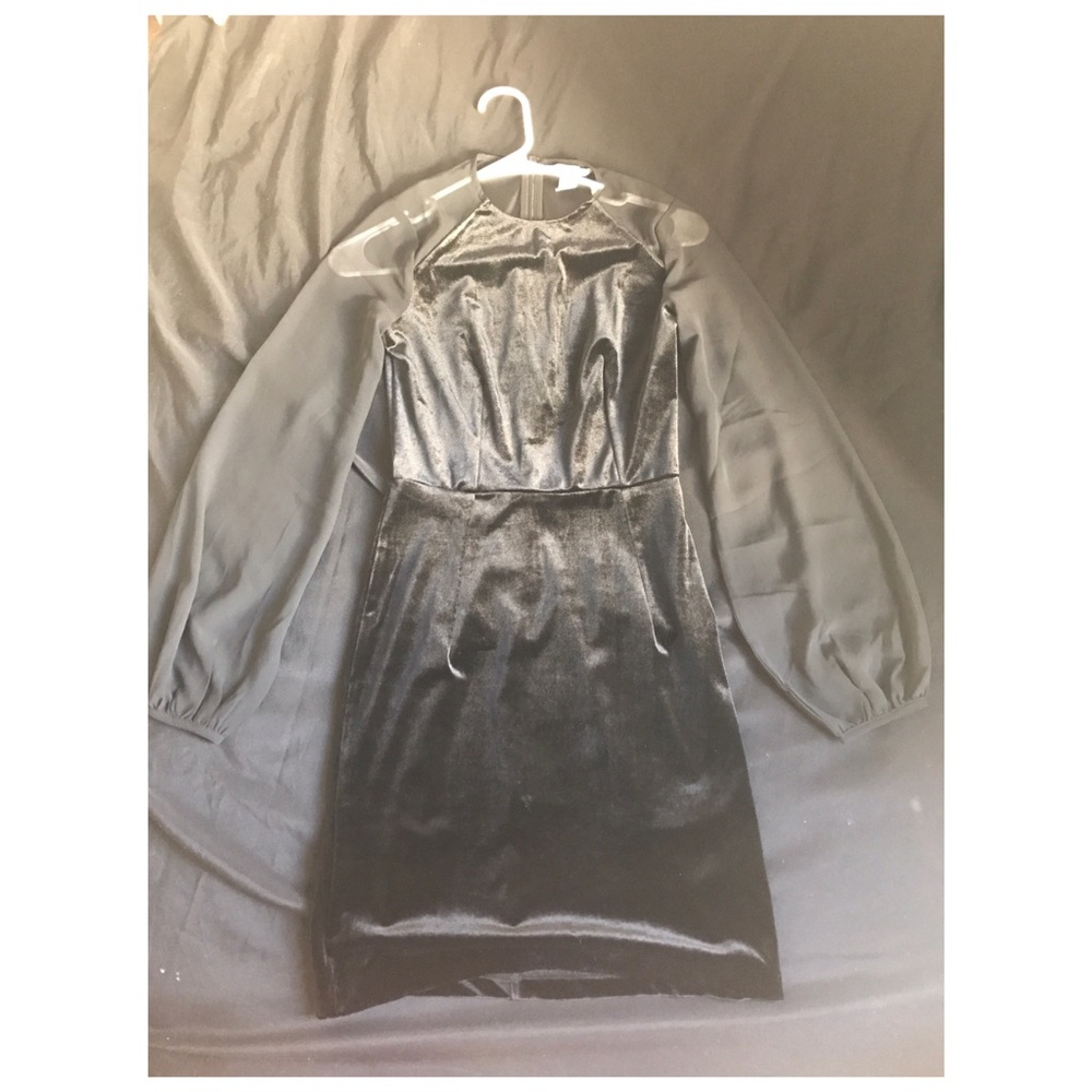 Black long sleeve velvet dress