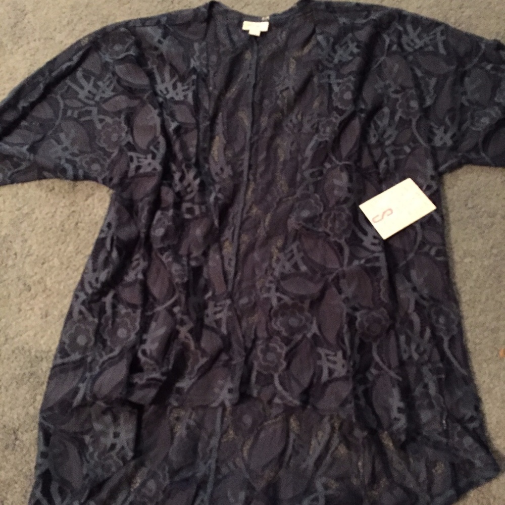 Lace Navy Lularoe Lindsay - NEW!
