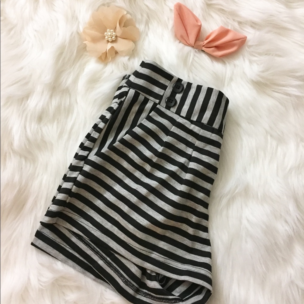 Soft black & white shorts