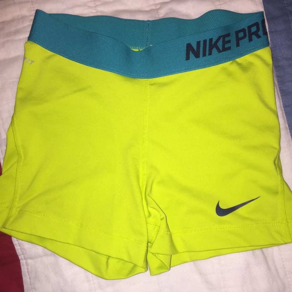 Nike Pros NWOT