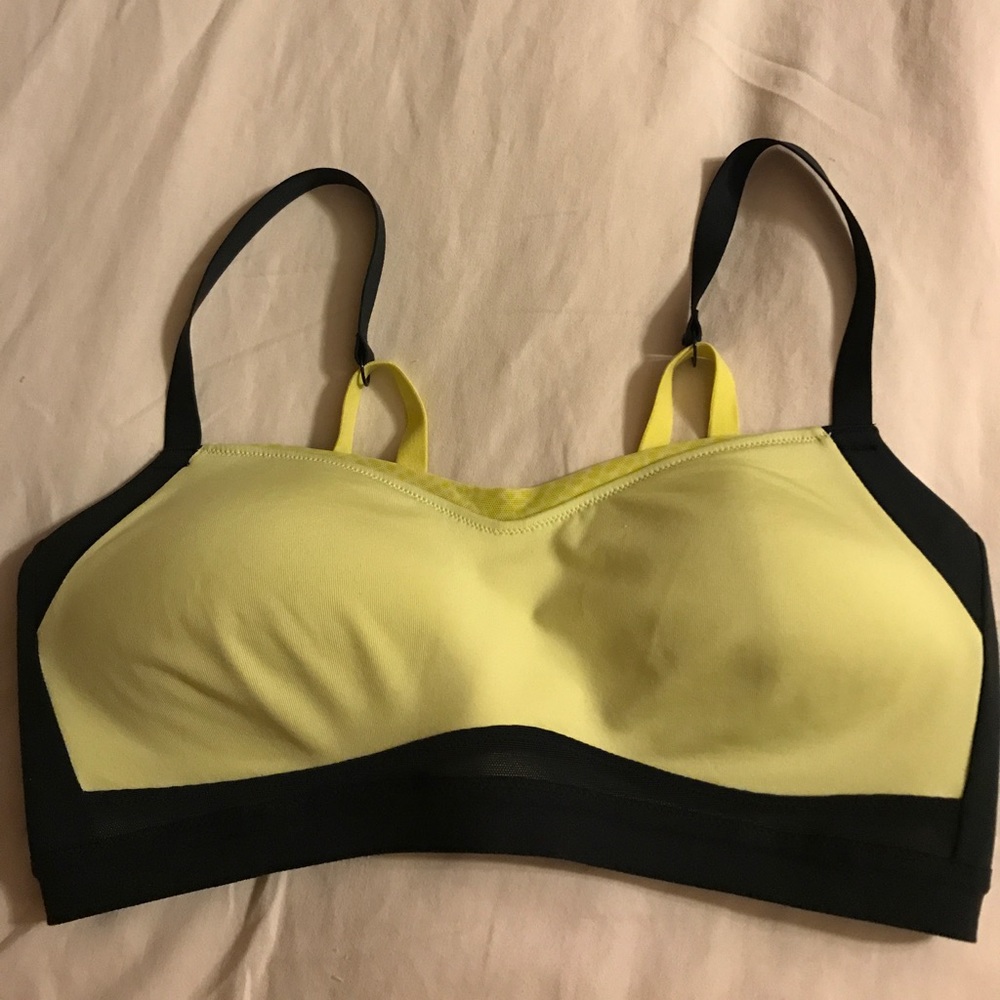 Moving Comfort size M sports bra