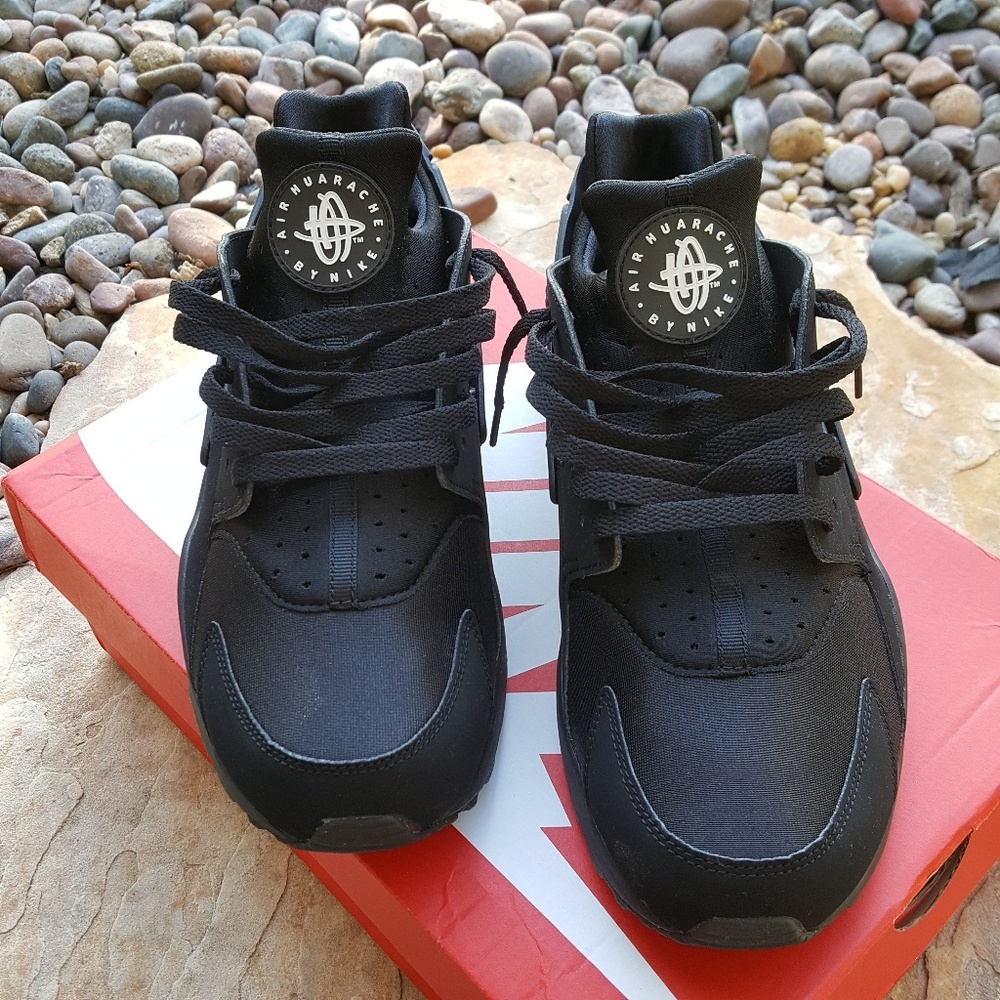 New Black NIKE Air Huarache. 10.5 Mens Huraches