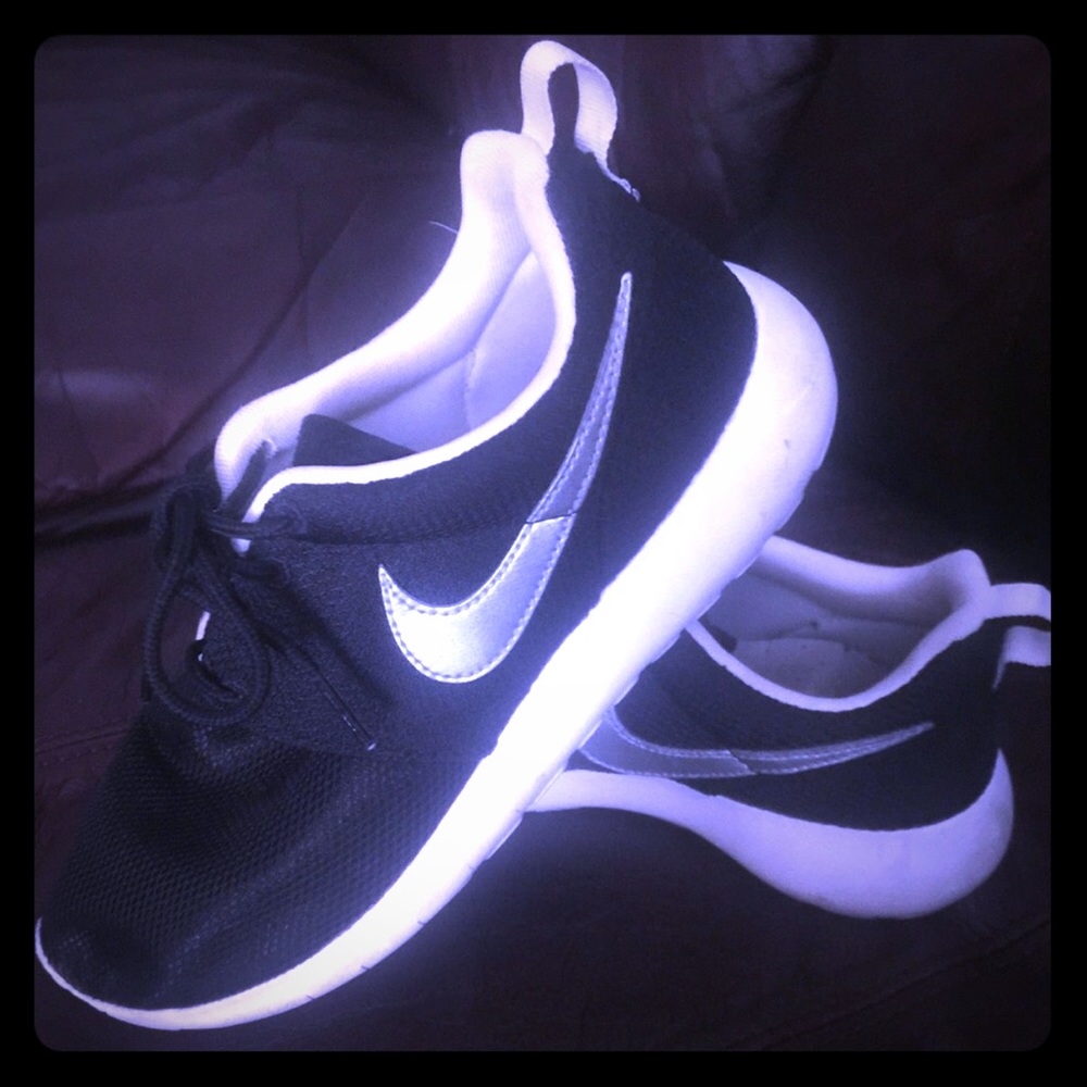 Nike Tennis Shoes