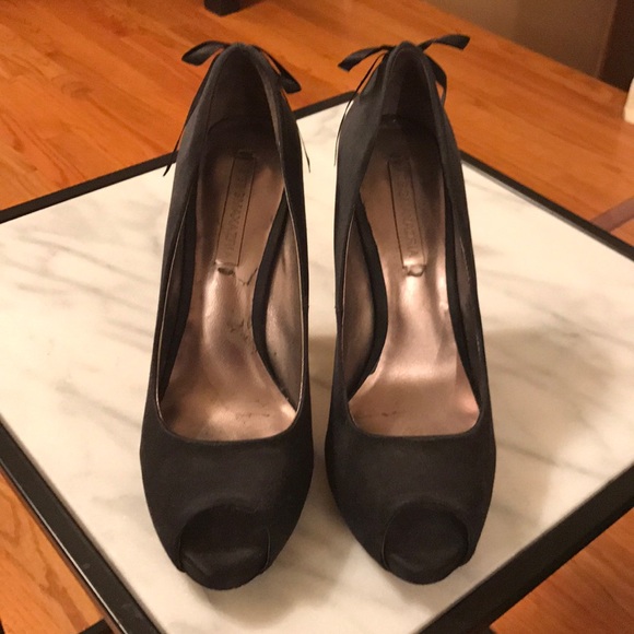 BCBG Maxazria Black Heels w/ Gorgeous Bow and Tie - Picture 2 of 6