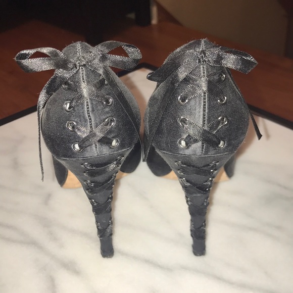 BCBG Maxazria Black Heels w/ Gorgeous Bow and Tie - Picture 5 of 6