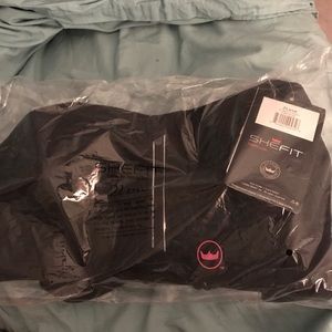 SheFit 2Luxe sports bra NWT