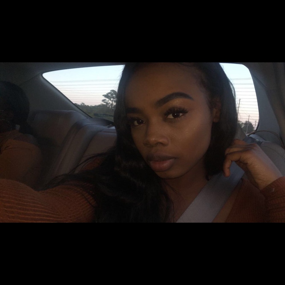 Meet your Posher, Mercedes