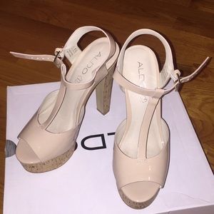 NWT size 7 cream aldo peep toe juster strap heels