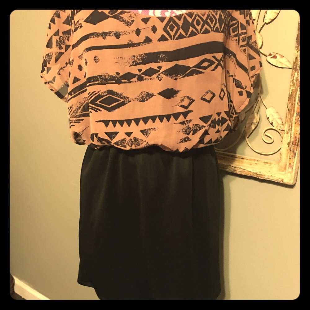 Dress Aztec tribal western print top Sz L NWT