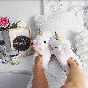🦄 Unicorn Love NWT Plush Slippers ✨SALE✨